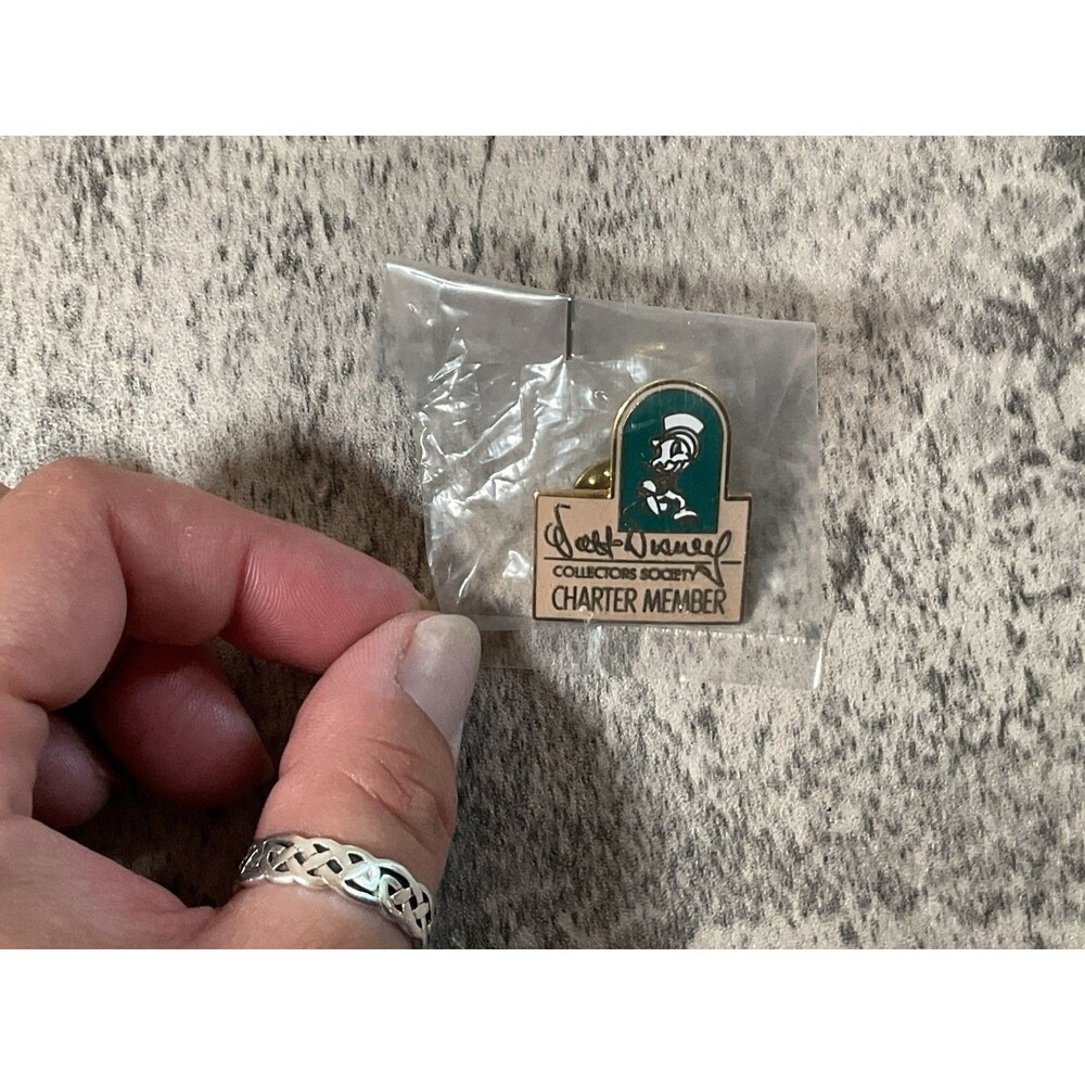 Walt Disney Collectors Society WDCS Charter Member Jiminy Cricket Pin